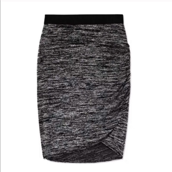 Aritzia Dresses & Skirts - ❤️LAST CHANCE❤️ WILFRED FREE Faux Wrap Skirt